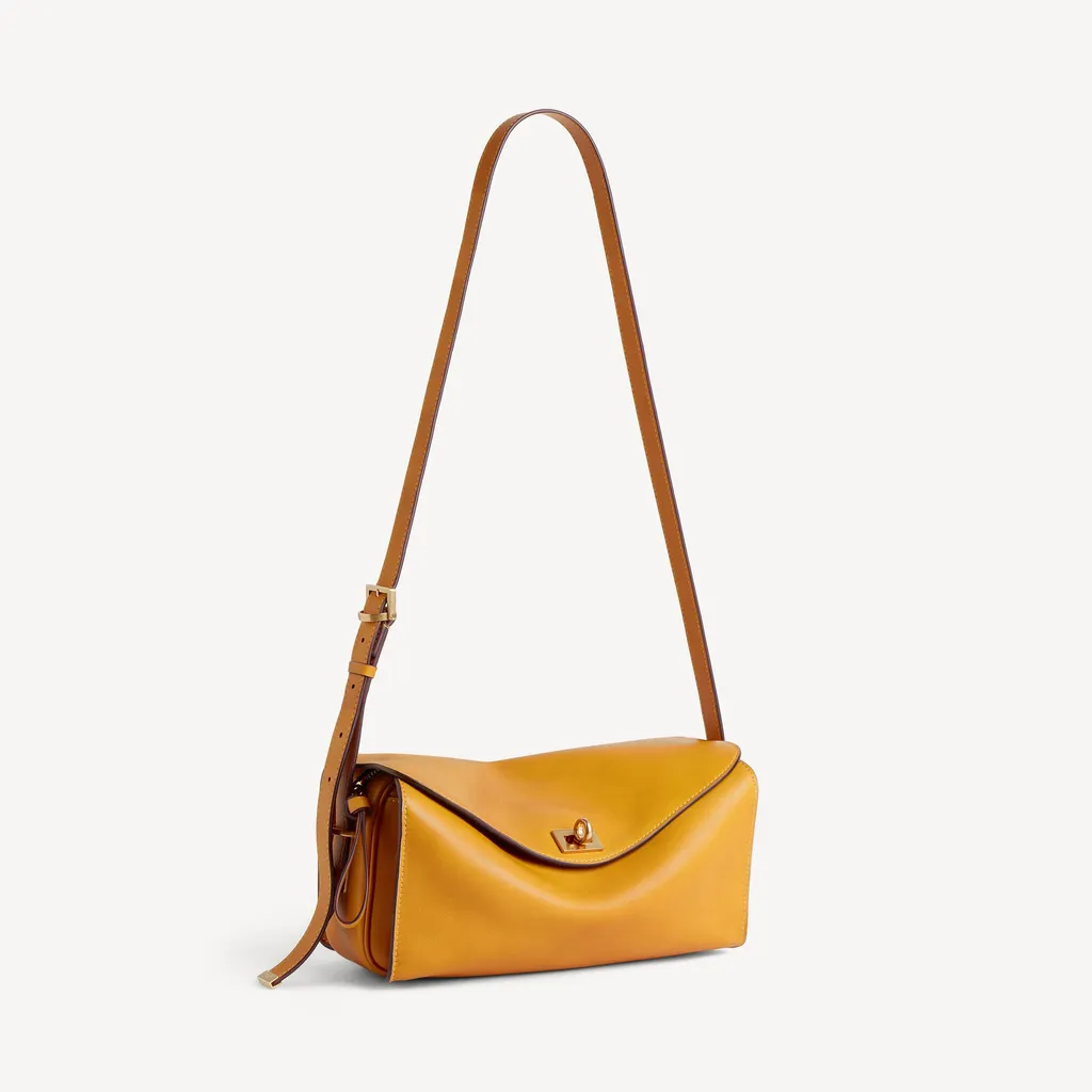 Le 7 Shoulder Bag Medium