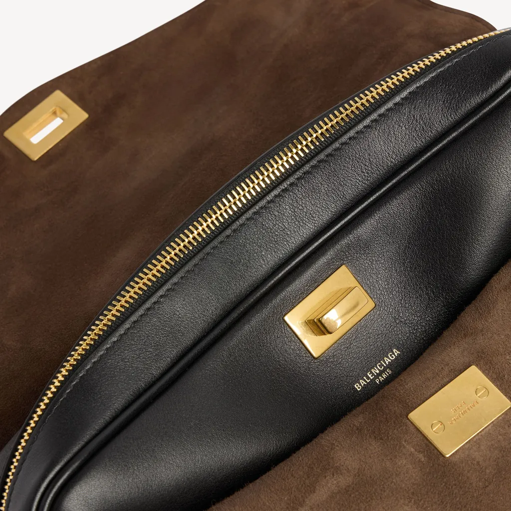 Le 7 Shoulder Bag Medium