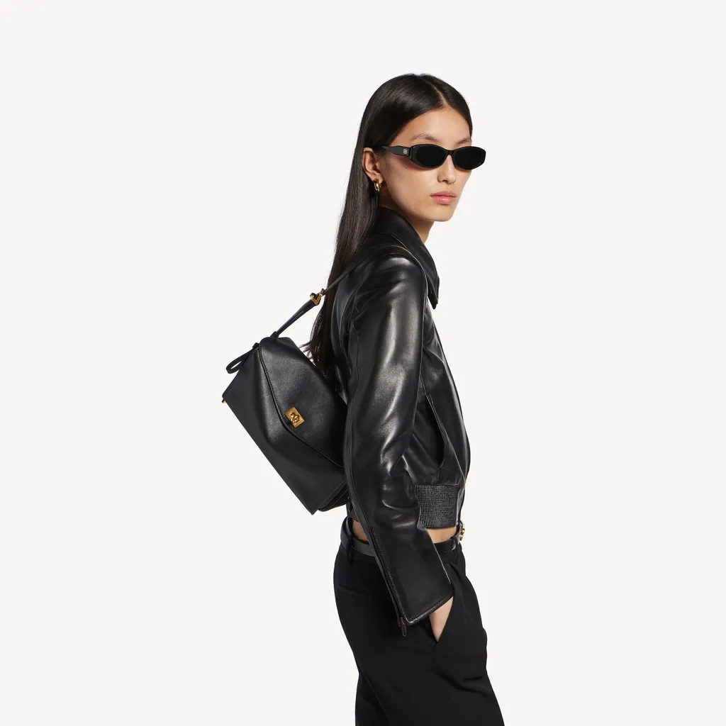 Le 7 Shoulder Bag Medium