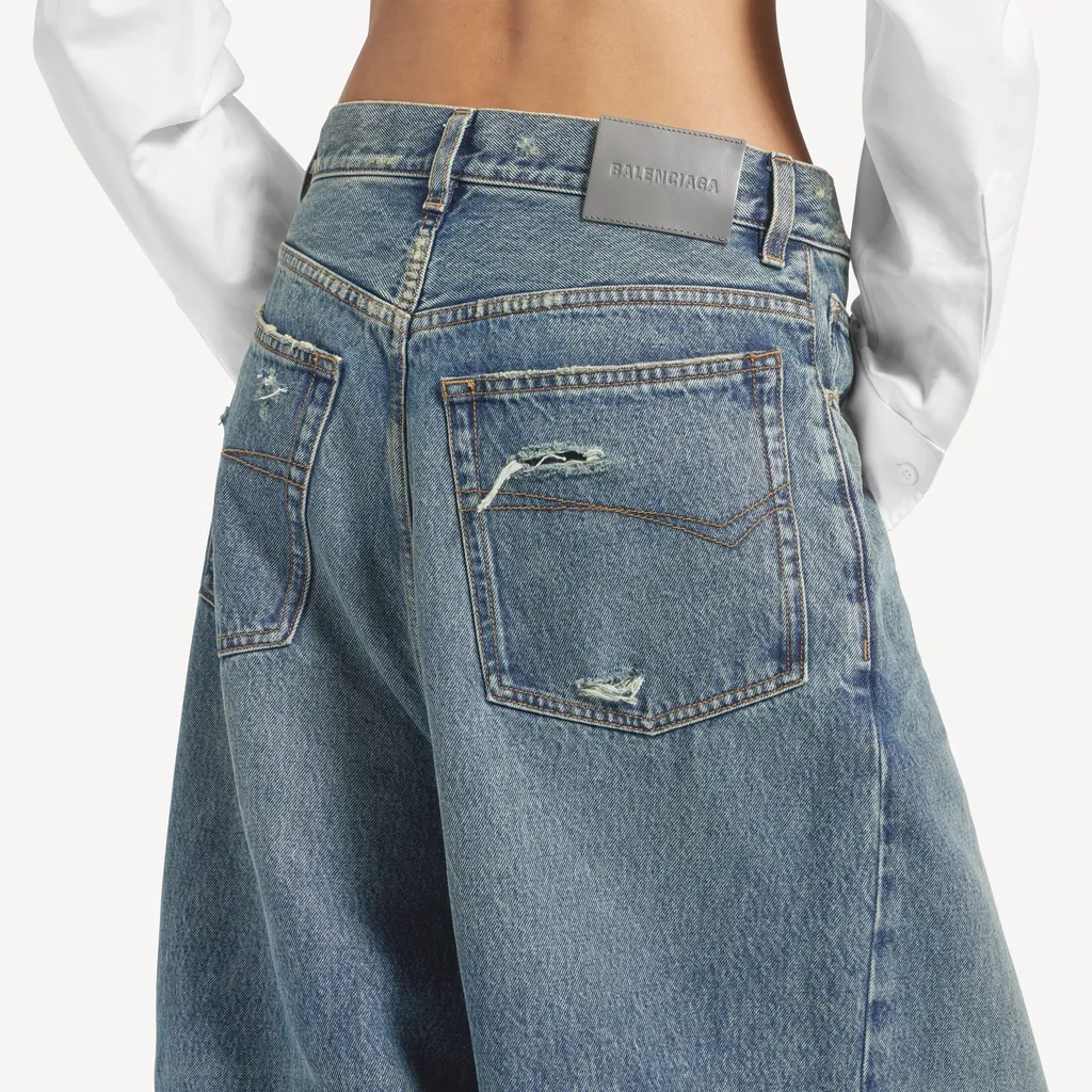 Low Crotch Baggy Jeans