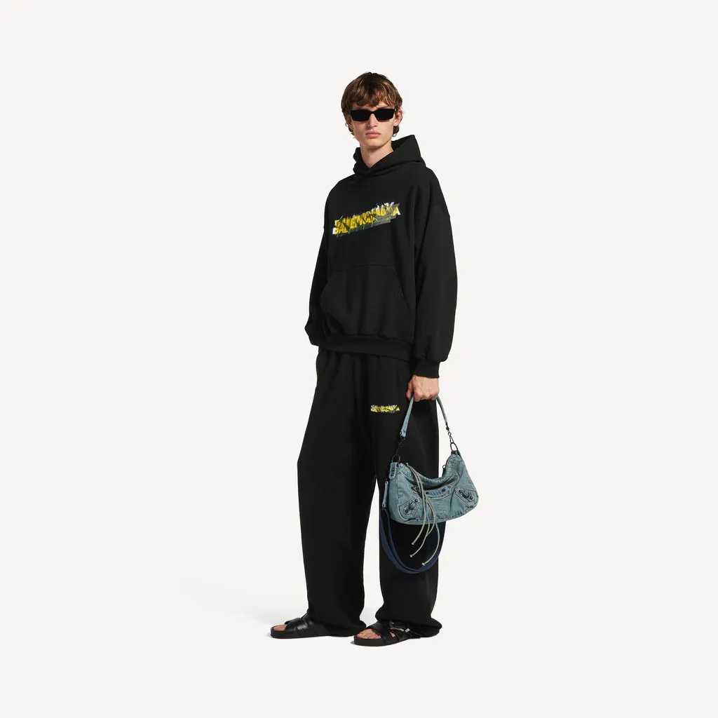 Messy Spray Hoodie Medium Fit