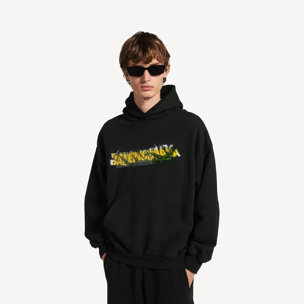 Messy Spray Hoodie Medium Fit