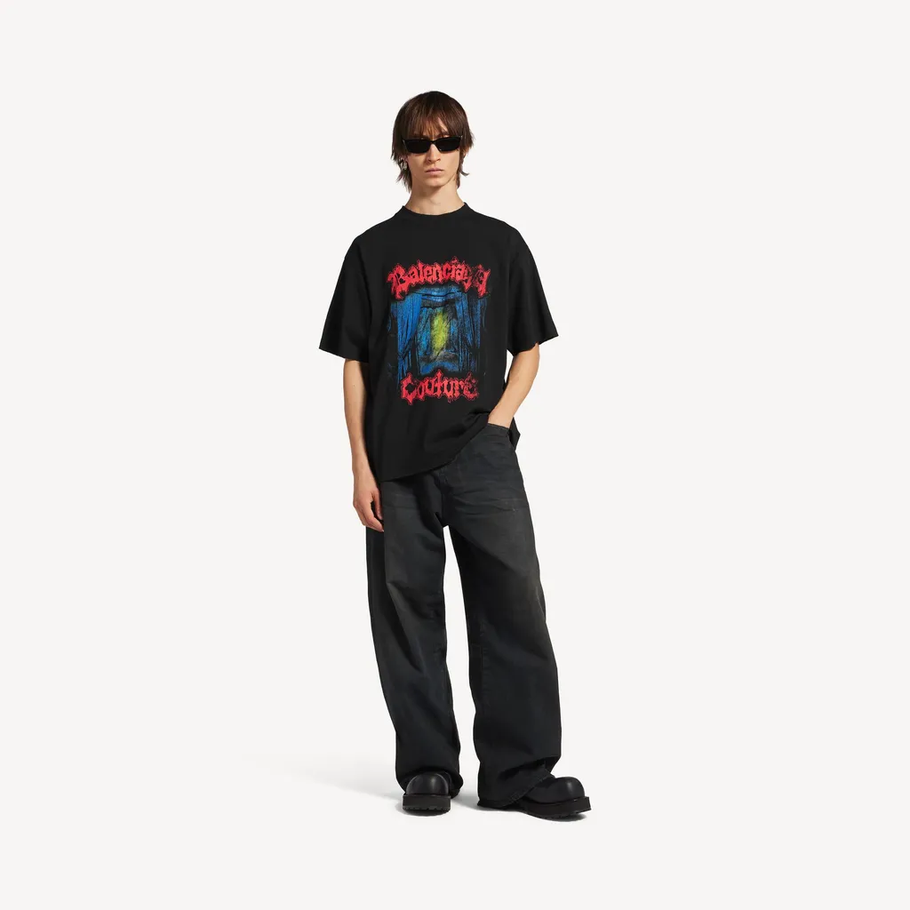 Salon De Couture T-Shirt Medium Fit