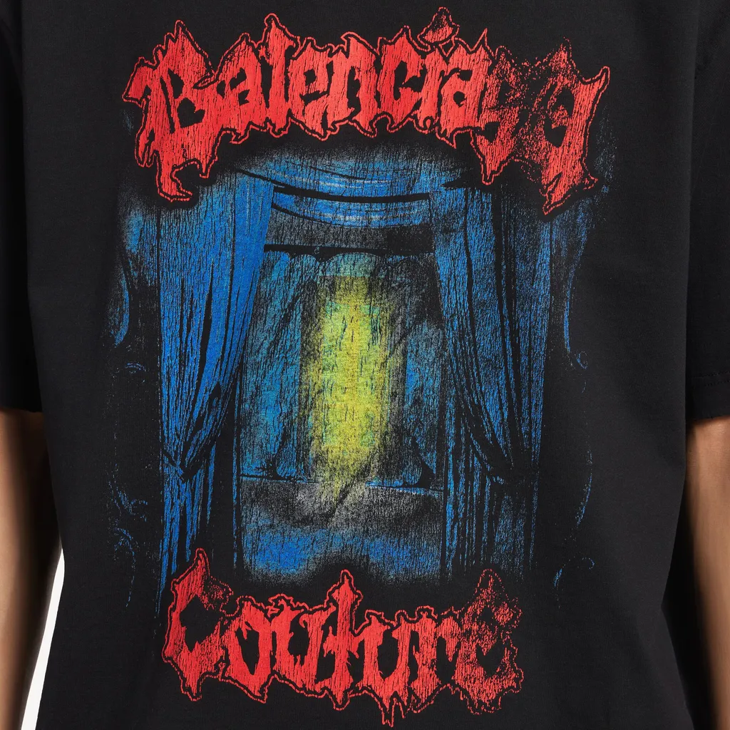 Salon De Couture T-Shirt Medium Fit