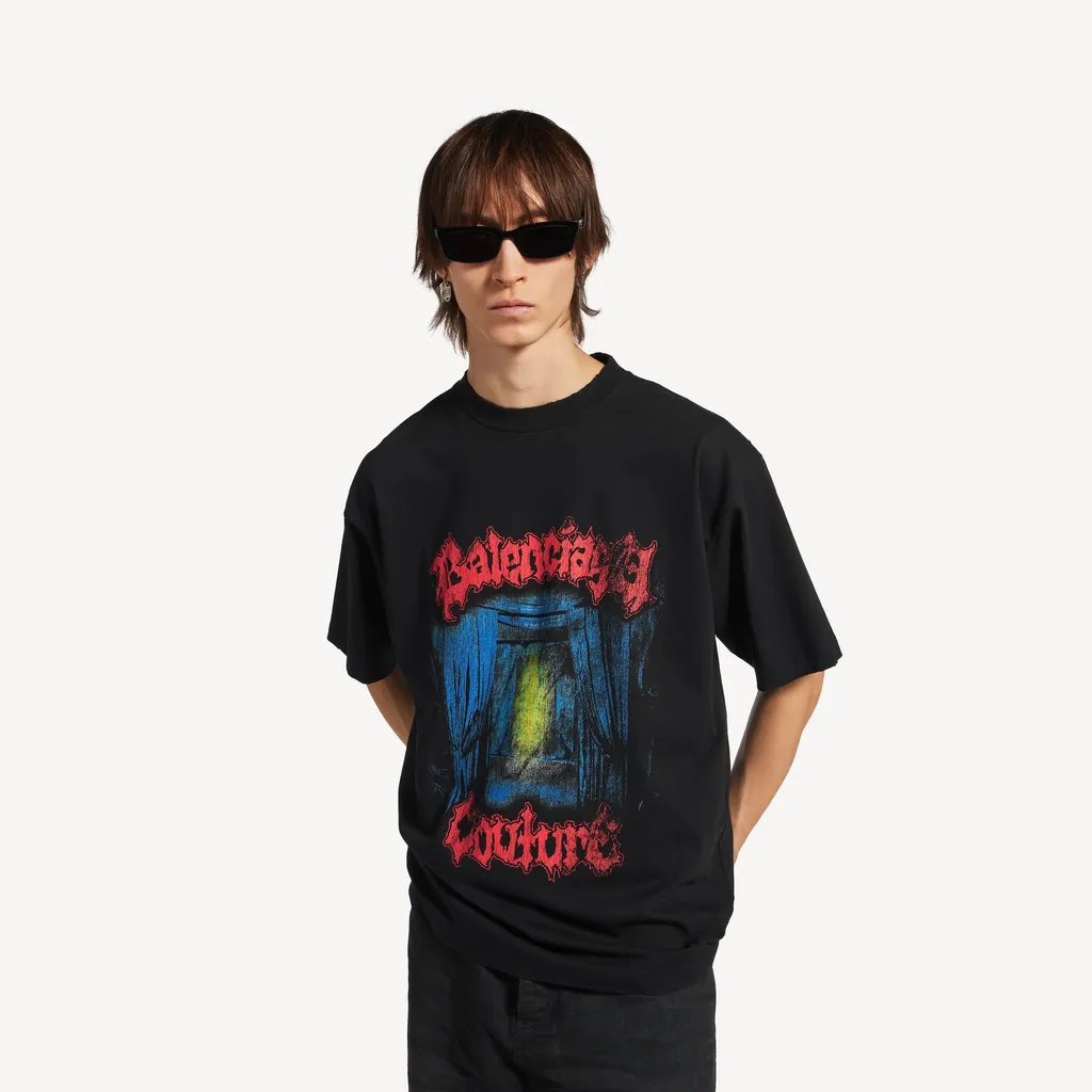 Salon De Couture T-Shirt Medium Fit