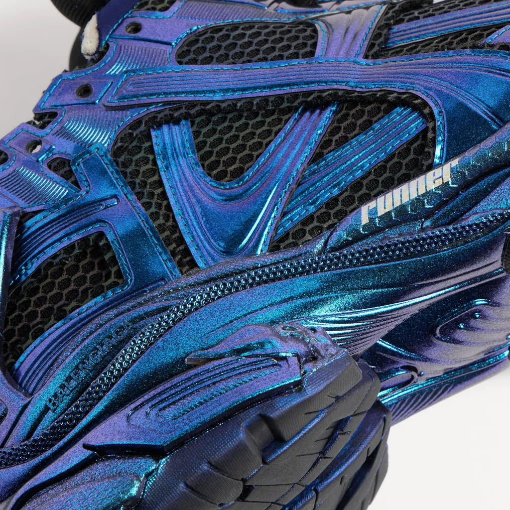 Runner Iridescent Sneaker