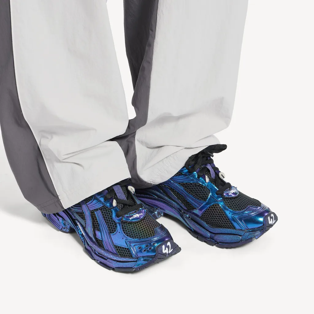Runner Iridescent Sneaker