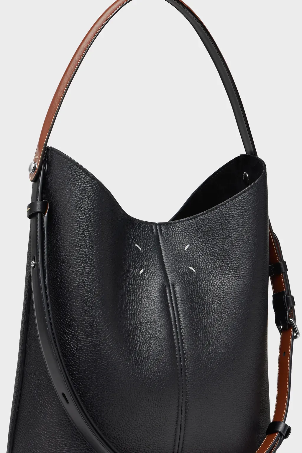 Dress-Age Hobo