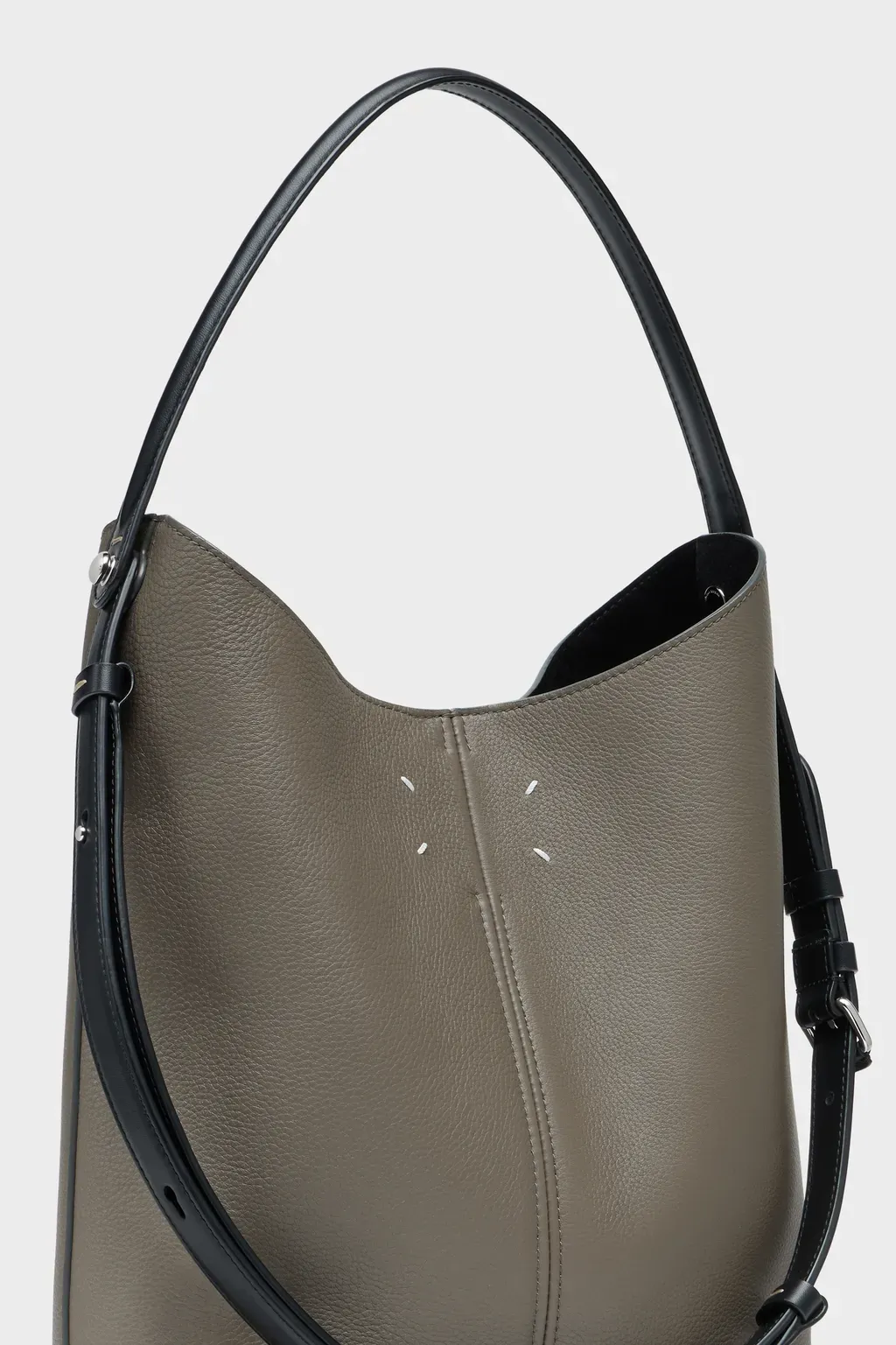 Dress-Age Hobo
