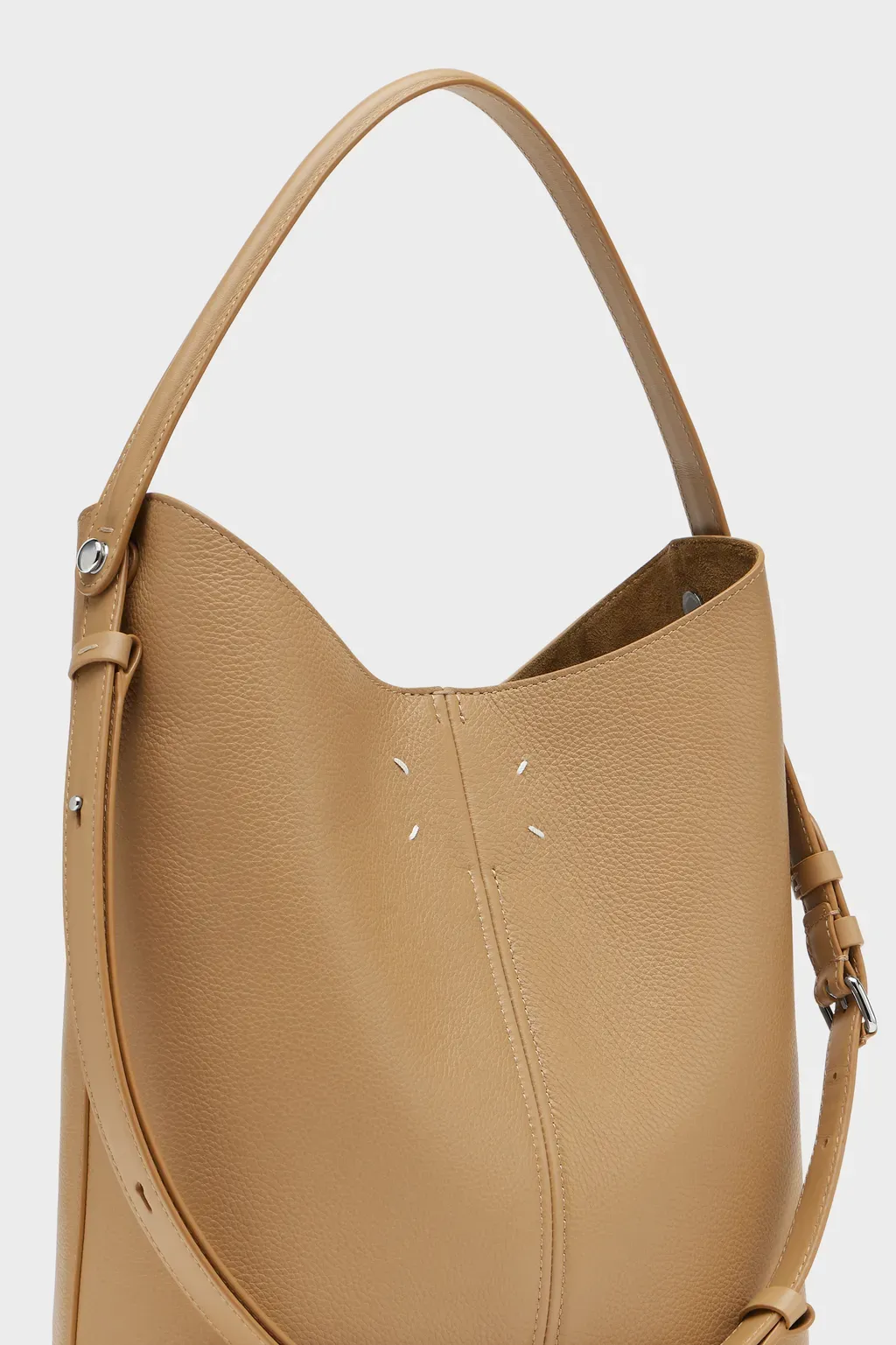 Dress-Age Hobo