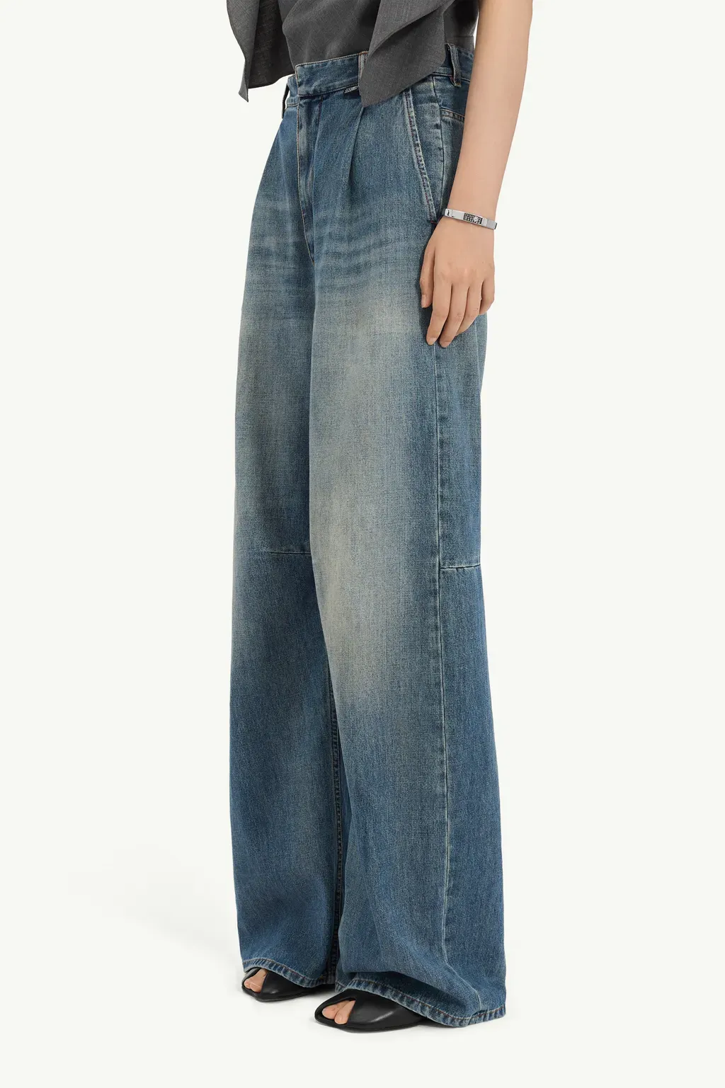 Wide-Leg Jeans