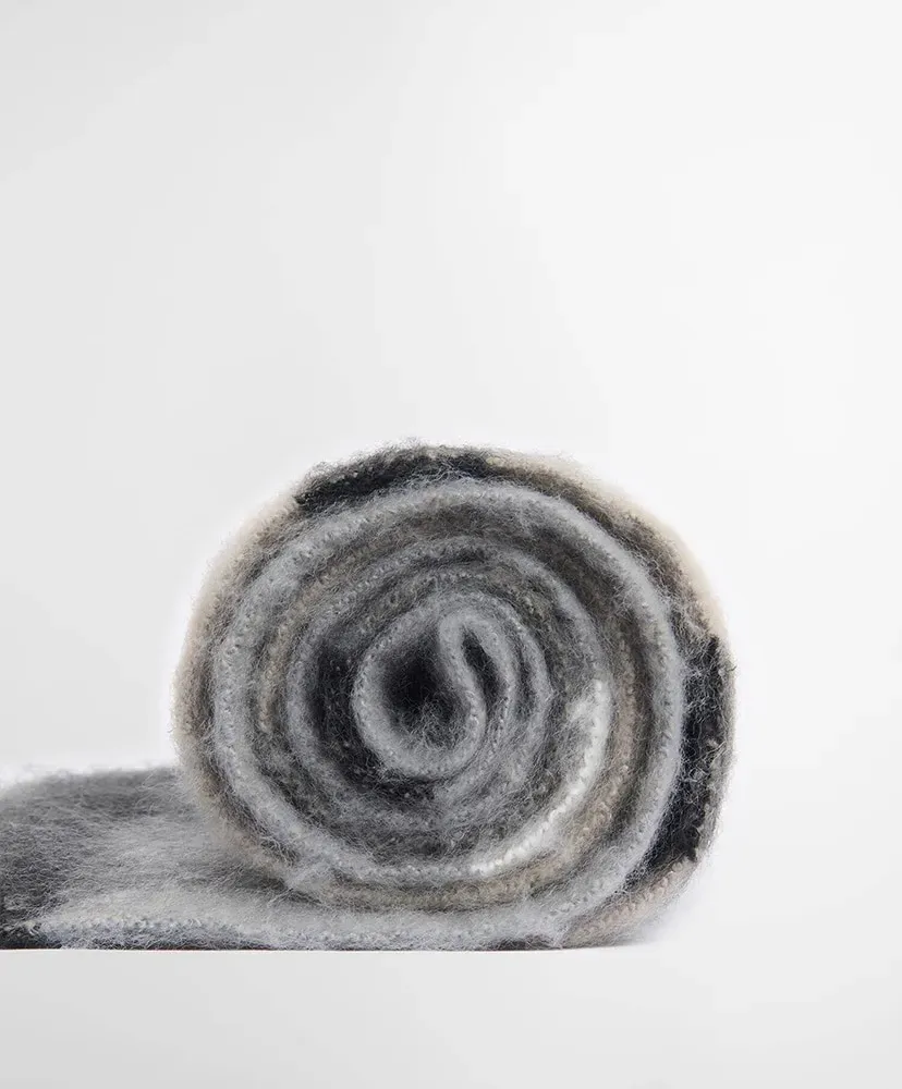 Isla Tartan Boucle Scarf