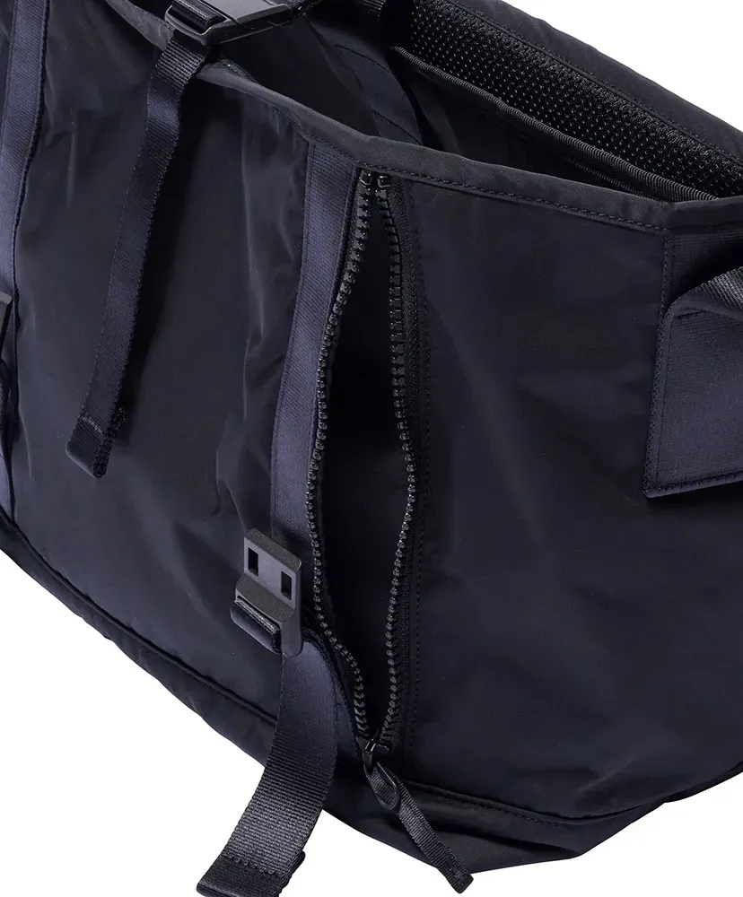 Black Beauty - Messenger Bag