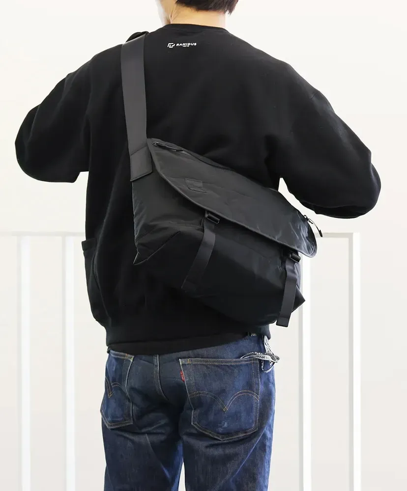 Black Beauty - Messenger Bag