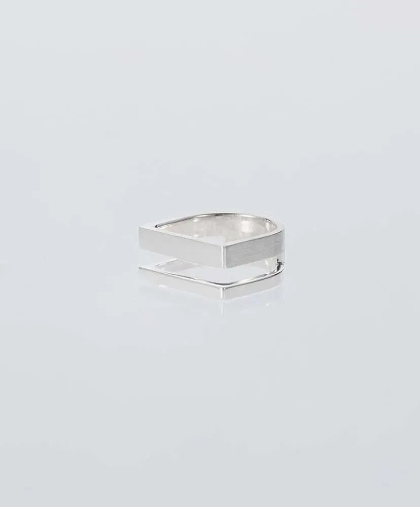 Different Width Ring With Hair Line