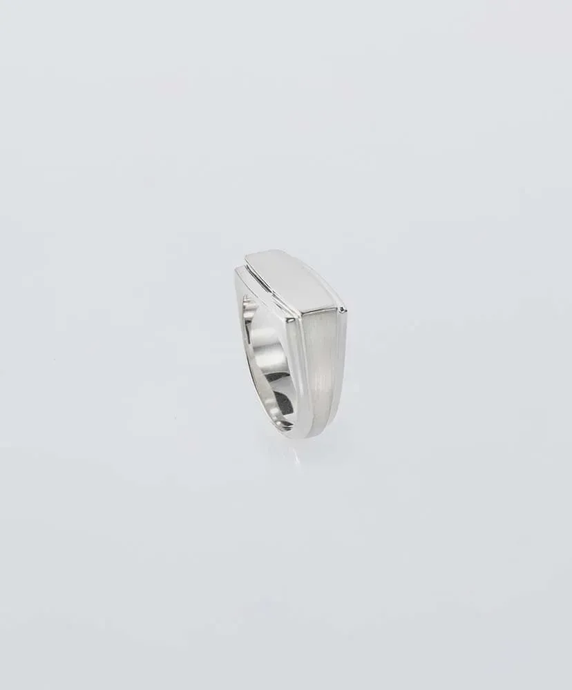 Center Weight Ring With Hair Line