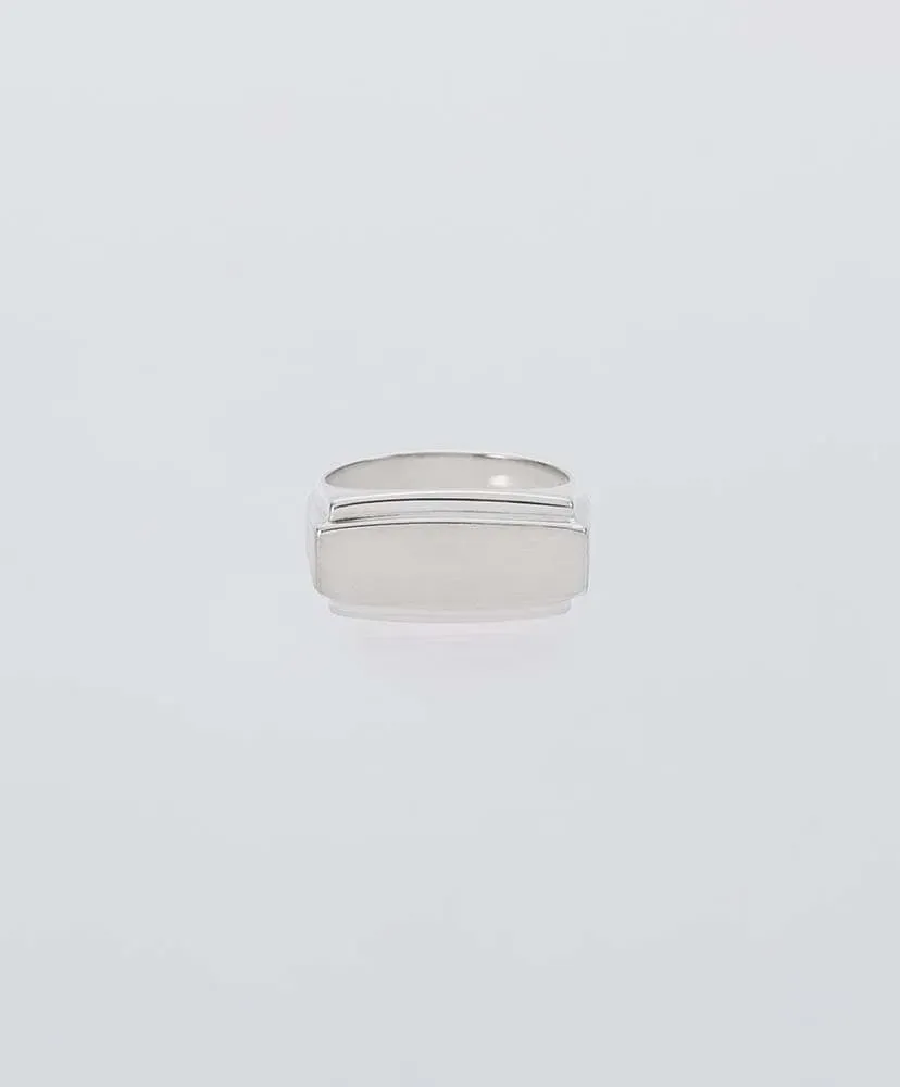 Center Weight Ring With Hair Line