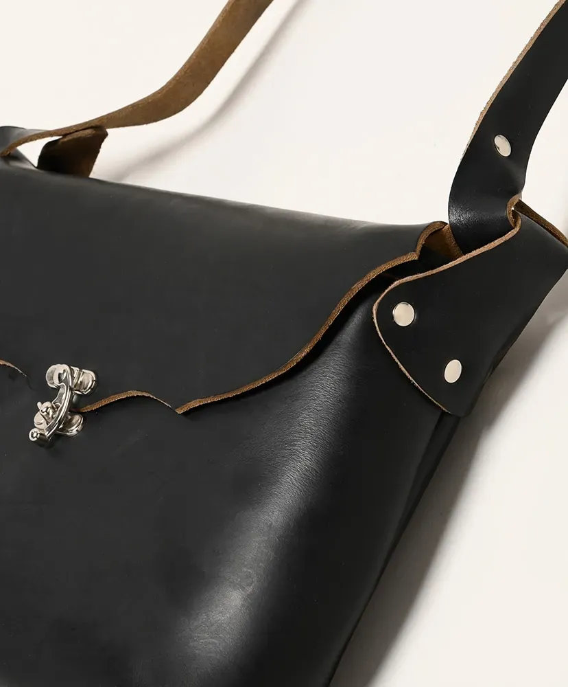 Horizontal I-Pad Latch Pouch