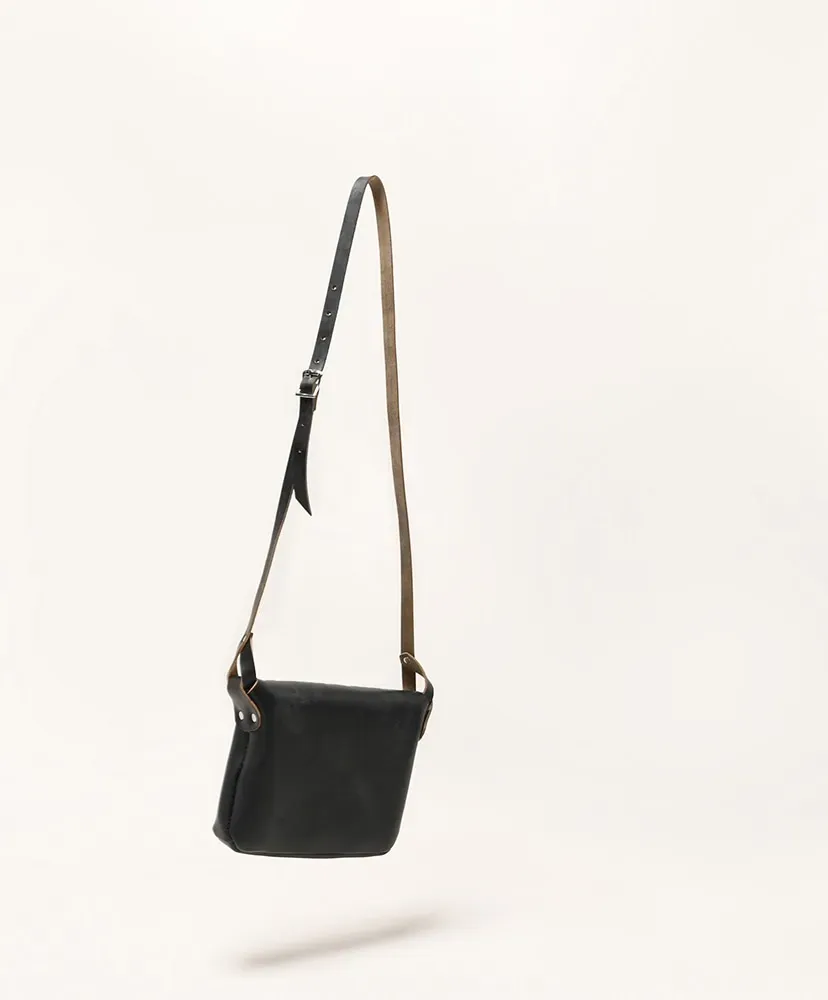Horizontal Latch Pouch Medium