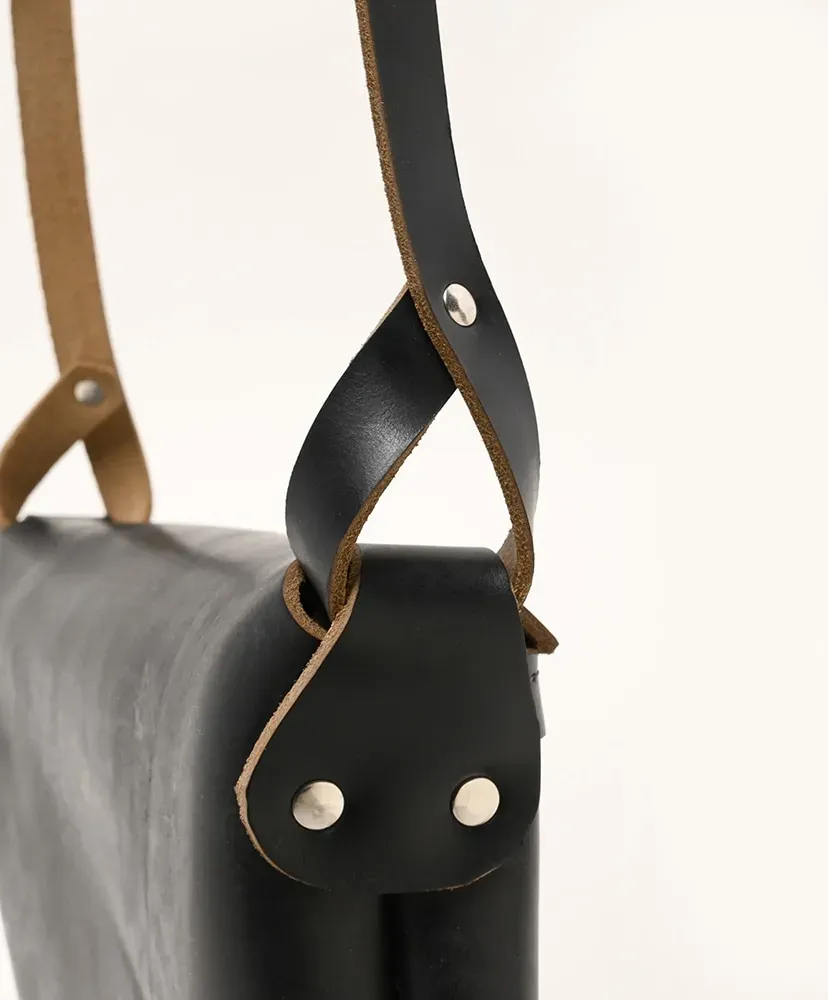 Horizontal Latch Pouch Medium