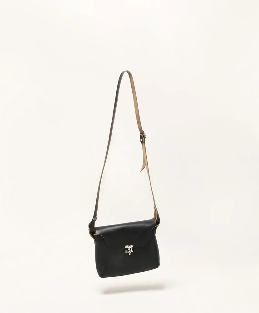 Horizontal Latch Pouch Medium