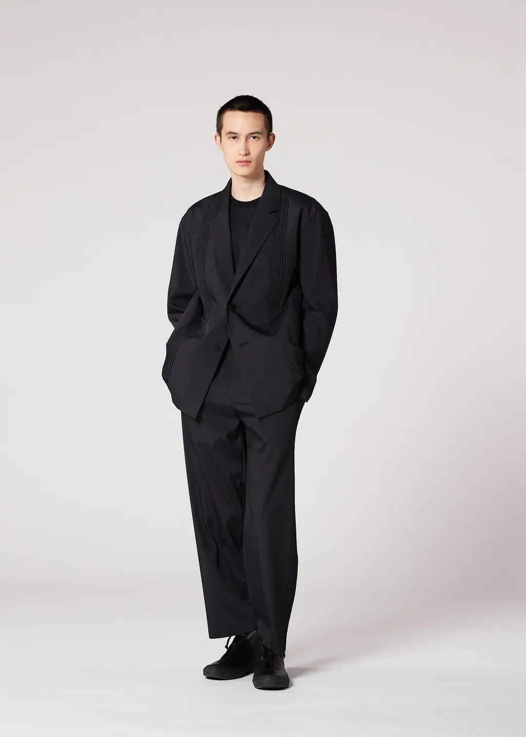 Air Pleats Black
