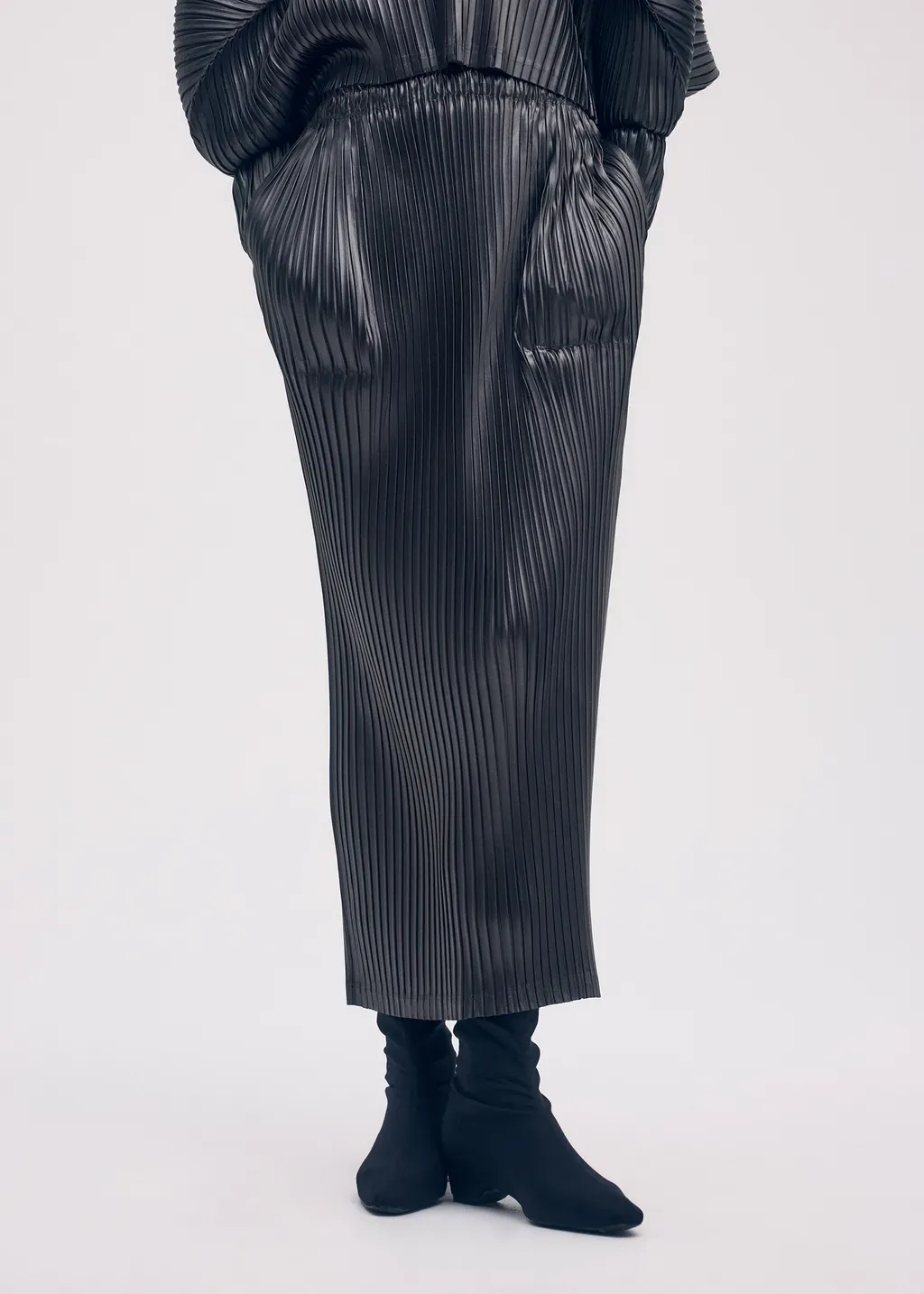 Glossed Metal Pleats