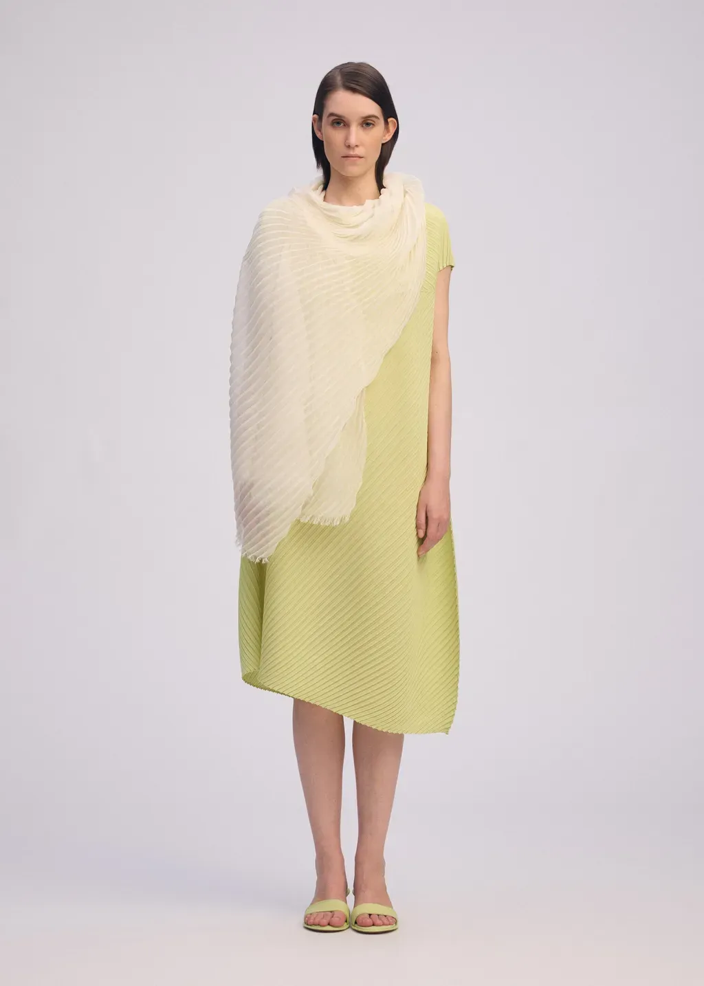 Feather Ramie Pleats Stole
