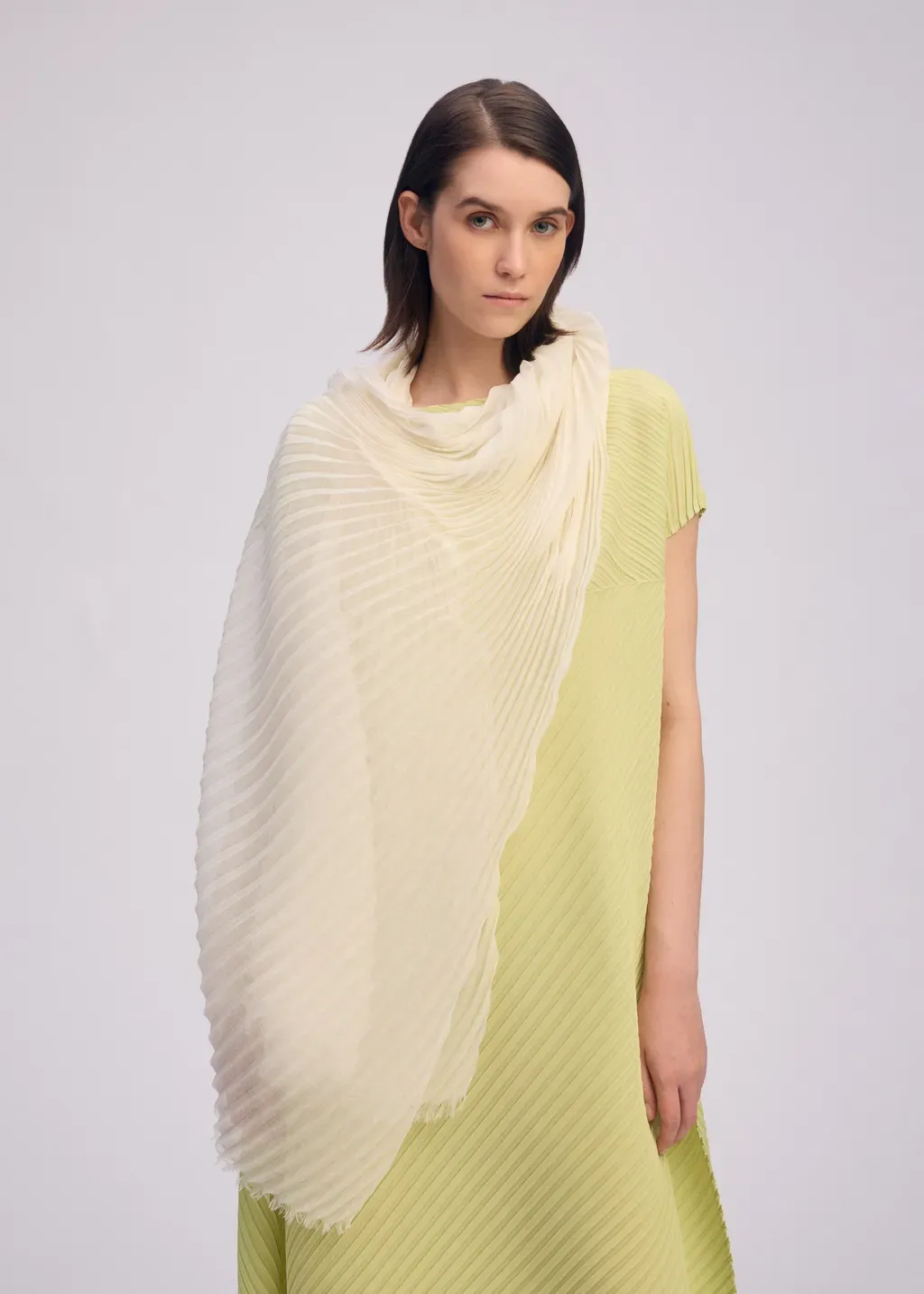 Feather Ramie Pleats Stole