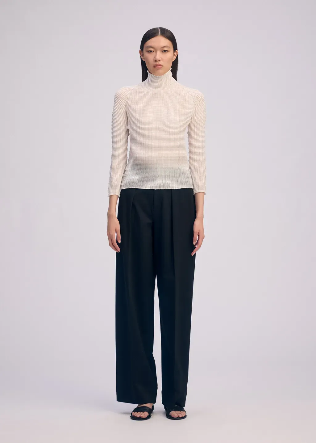Wooly Pleats Bk/Wt-66
