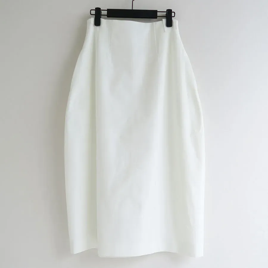 Curved Silhouette Skirt