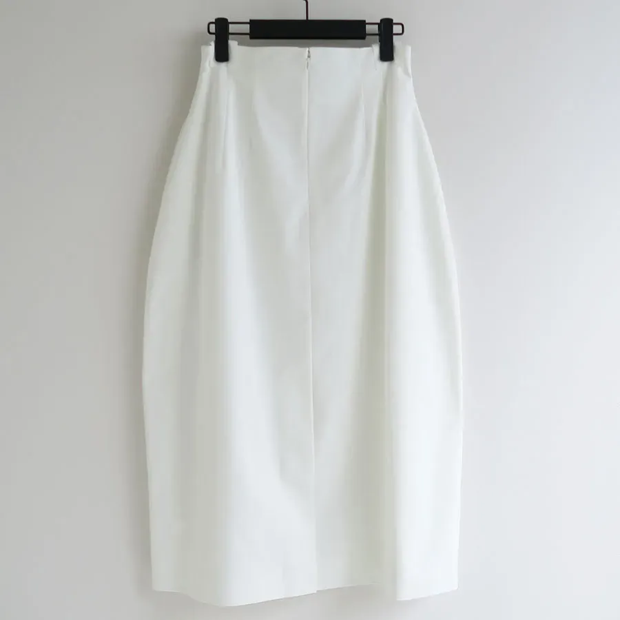 Curved Silhouette Skirt