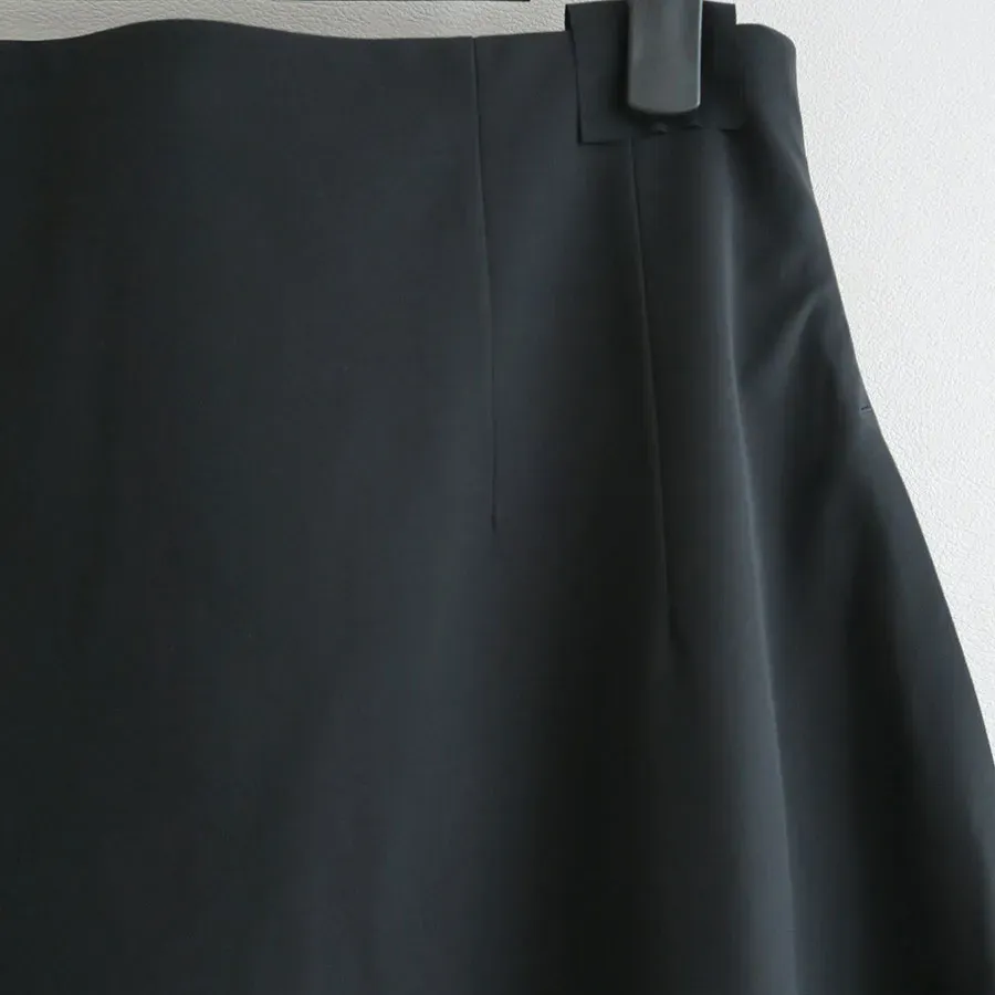 Curved Silhouette Skirt