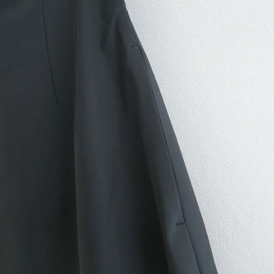 Curved Silhouette Skirt
