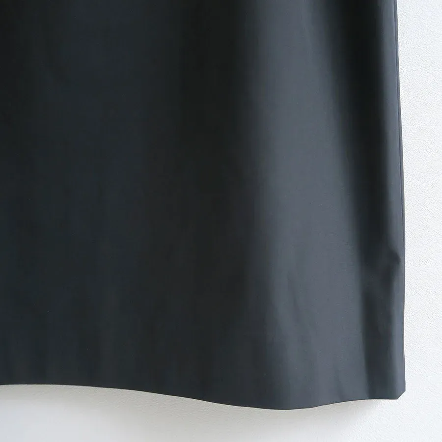 Curved Silhouette Skirt