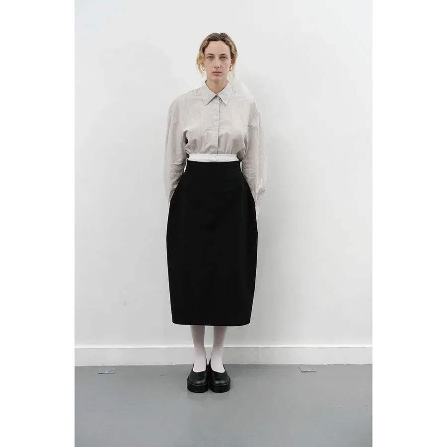 Curved Silhouette Skirt
