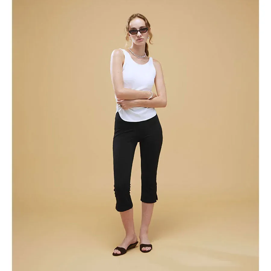 Collagen Ribbed Capri Pants