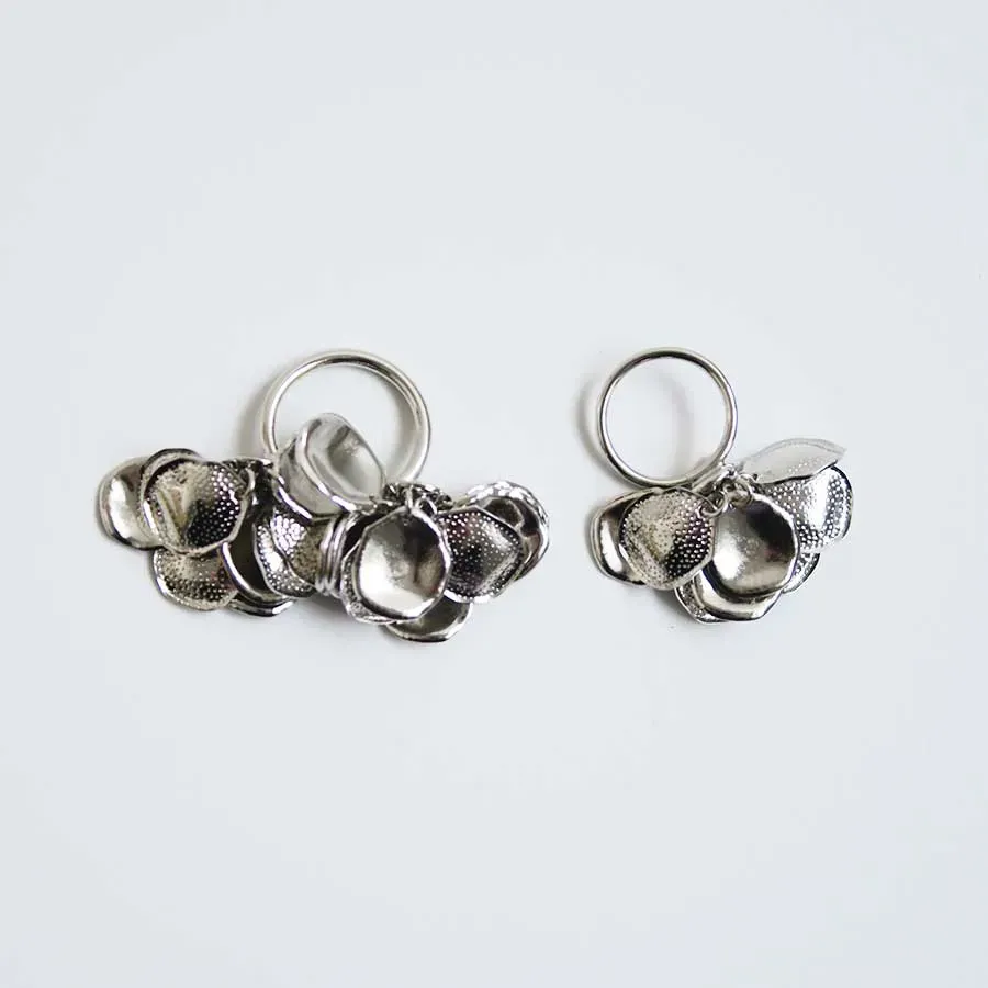 W Flower Ring