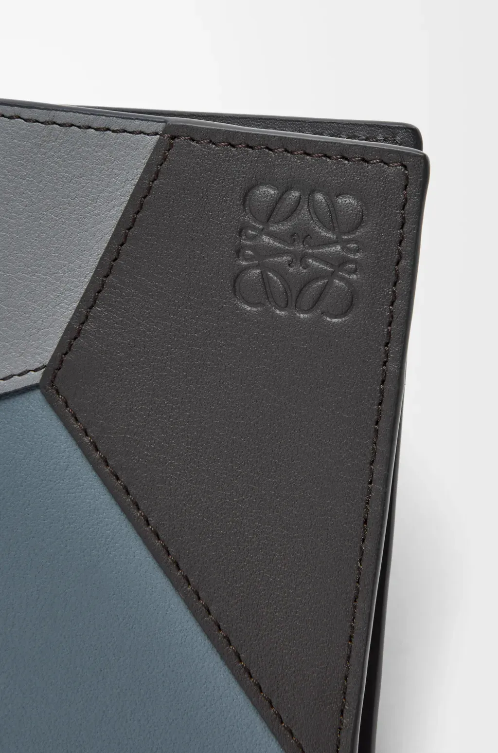 Puzzle Bifold Cardholder In Classic Calfskin
