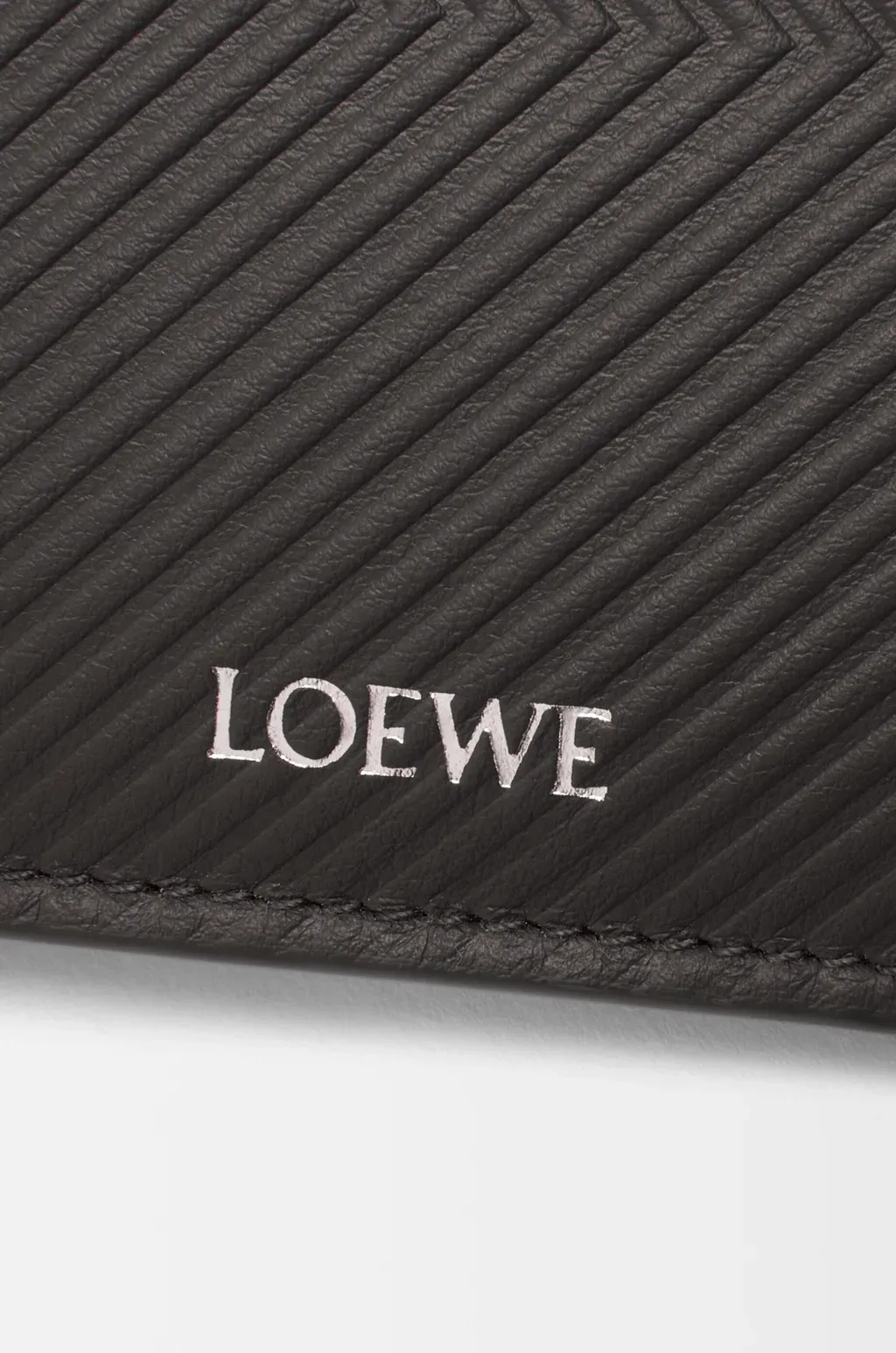 Bifold Wallet In Textured Classic Calfskin