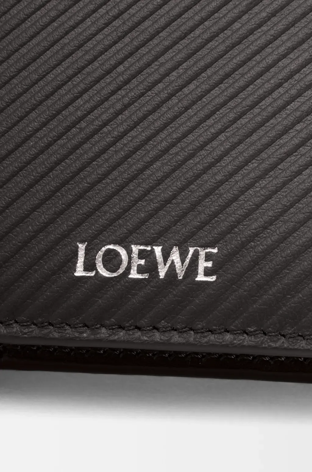 Slim Compact Walllet In Textured Classic Calfskin