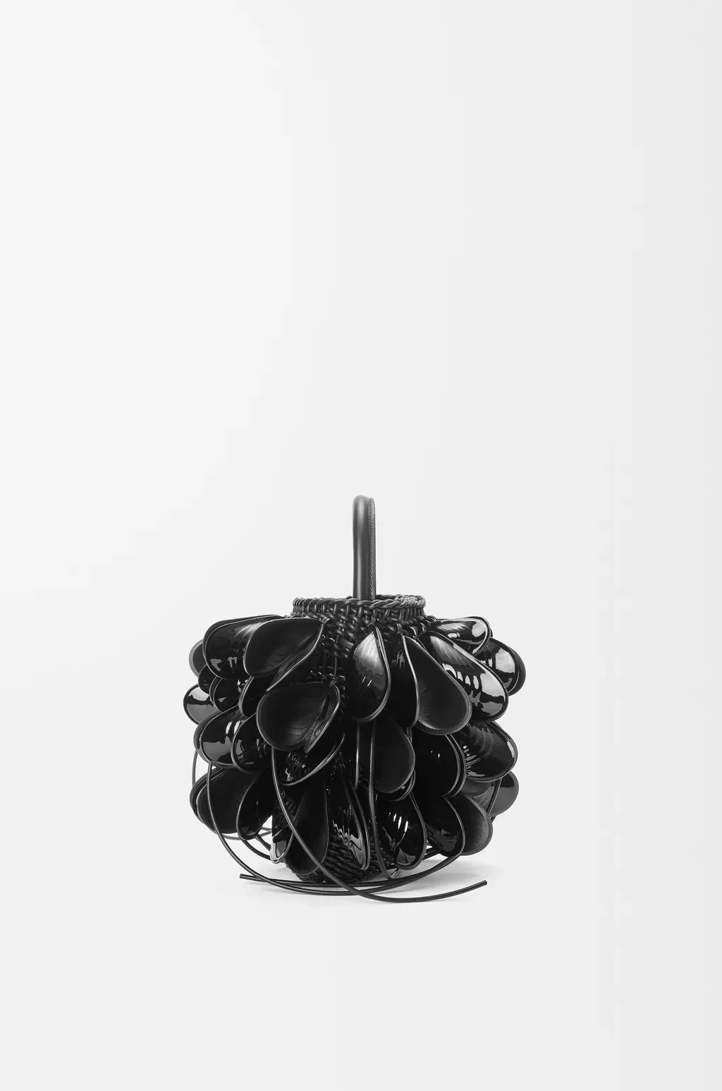 Shell Bucket In Woven Calfskin