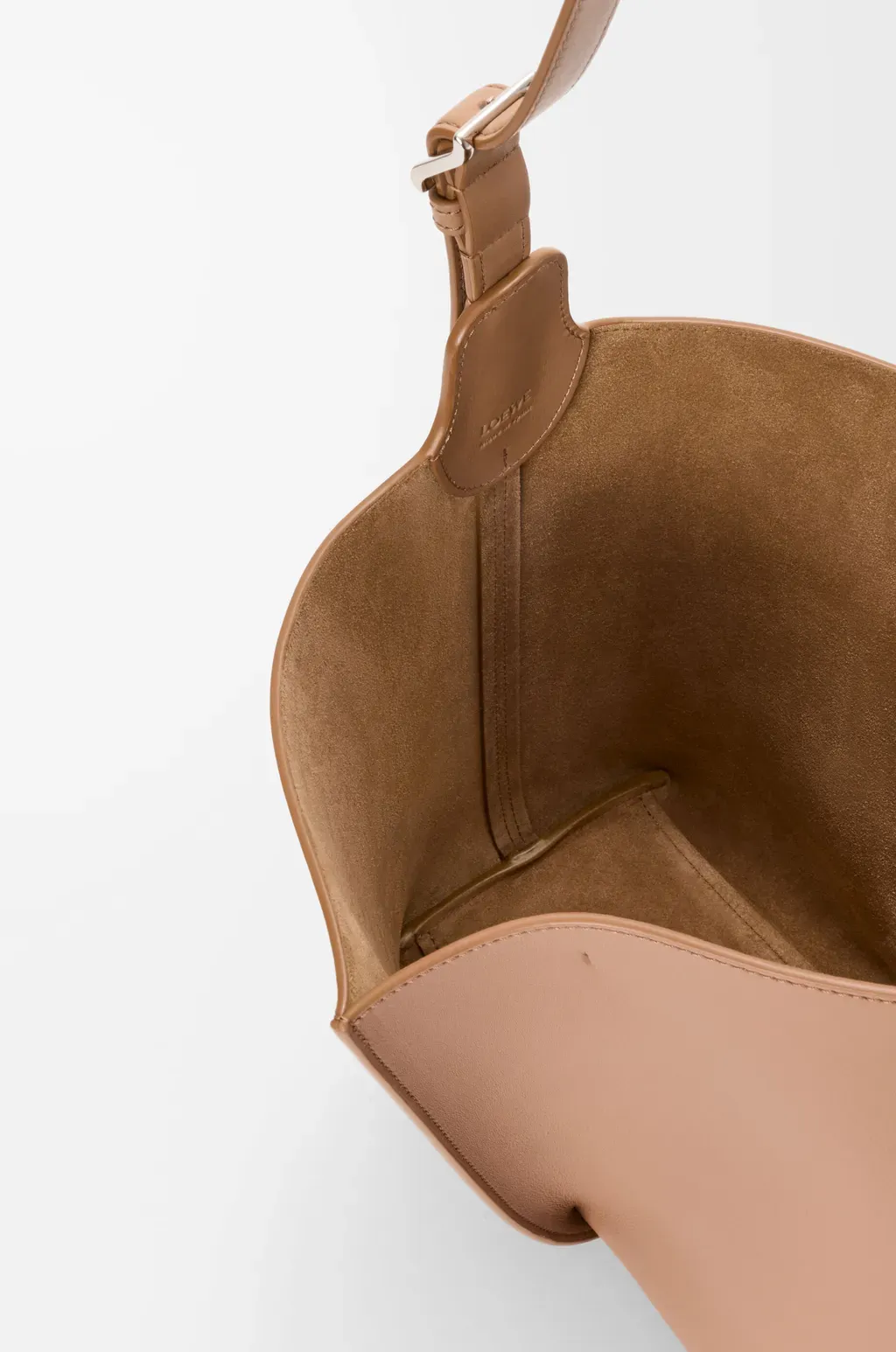 Medium Bilbao Bucket In Smooth Calfskin