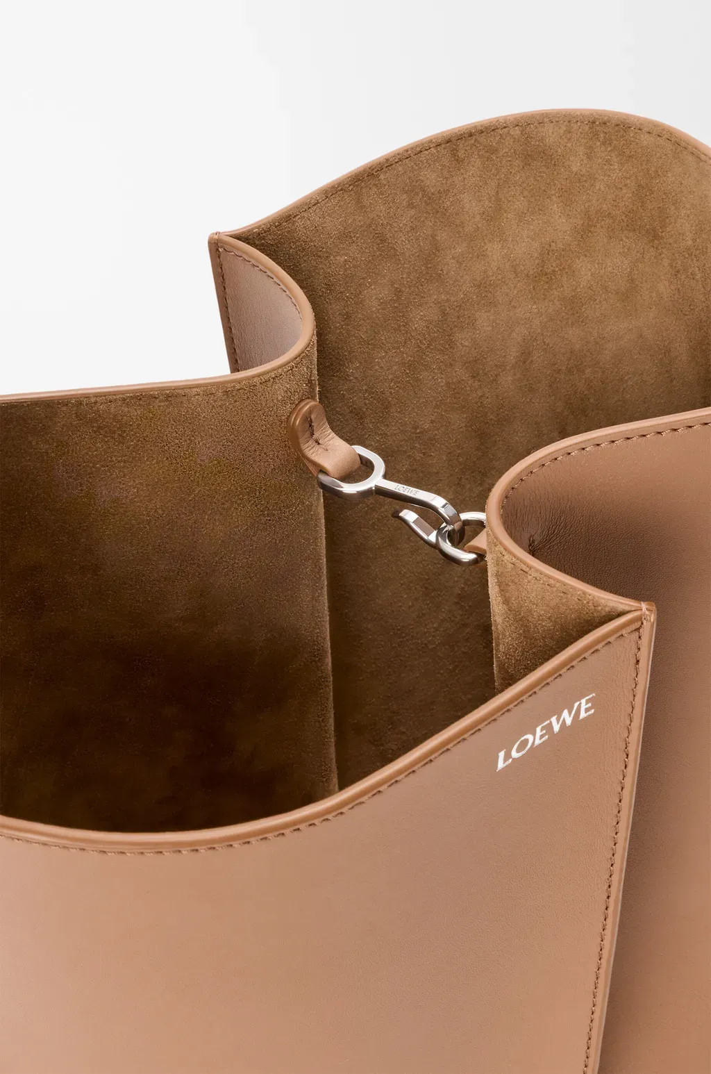 Medium Bilbao Bucket In Smooth Calfskin