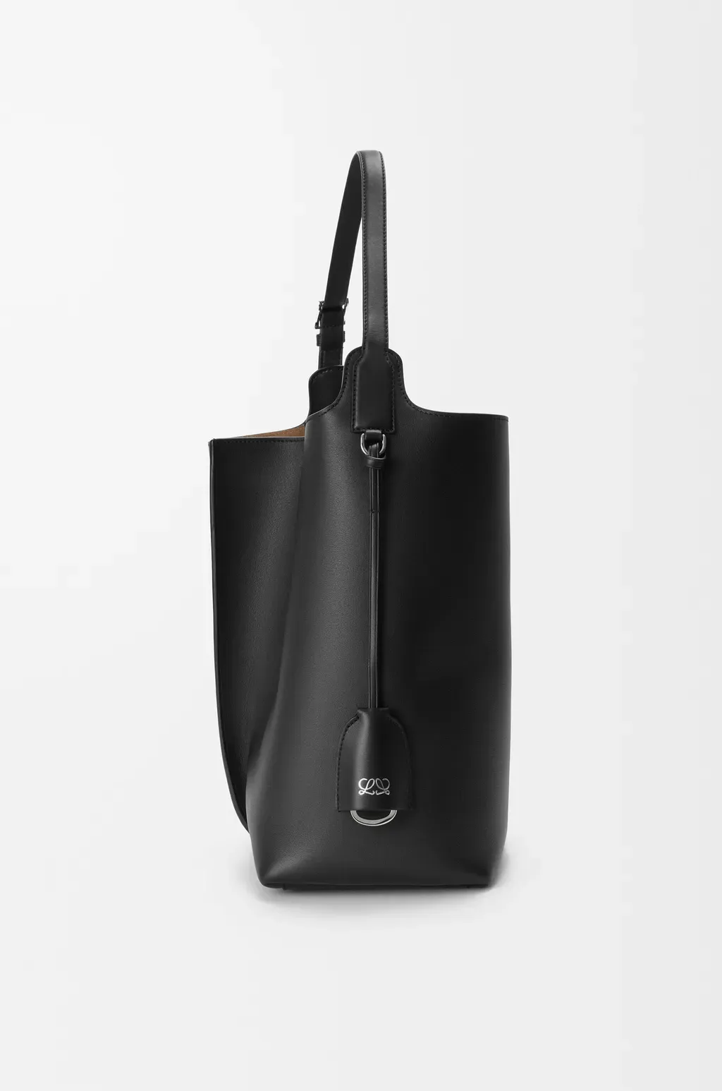 Large Bilbao Bucket In Smooth Calfskin