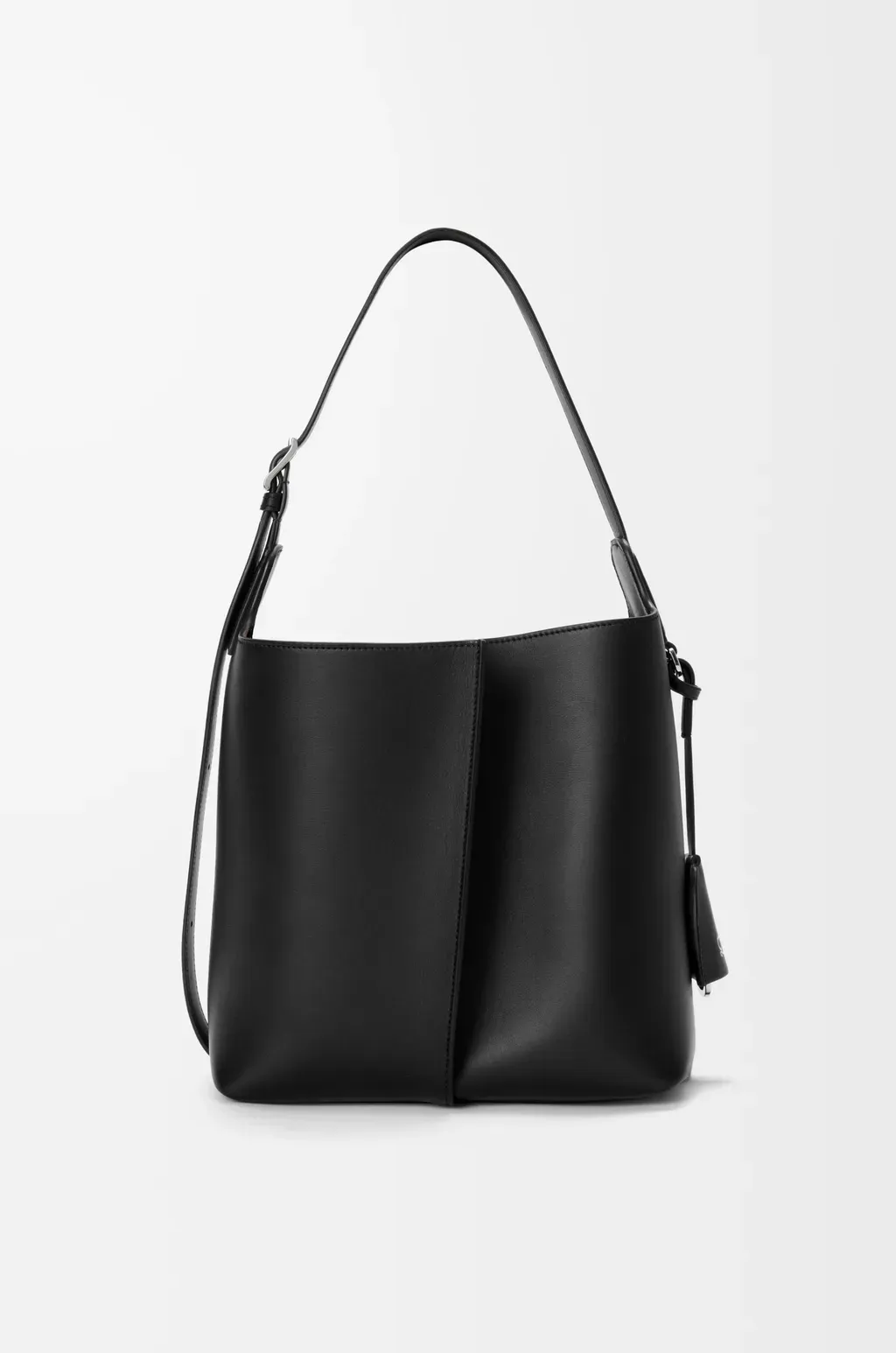 Medium Bilbao Bucket In Smooth Calfskin