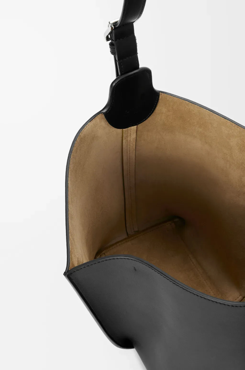 Medium Bilbao Bucket In Smooth Calfskin