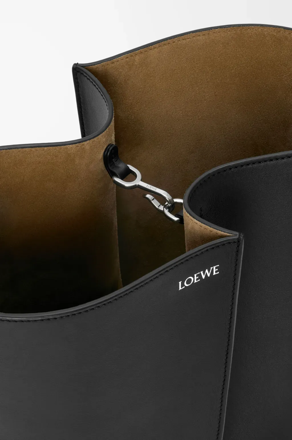 Medium Bilbao Bucket In Smooth Calfskin