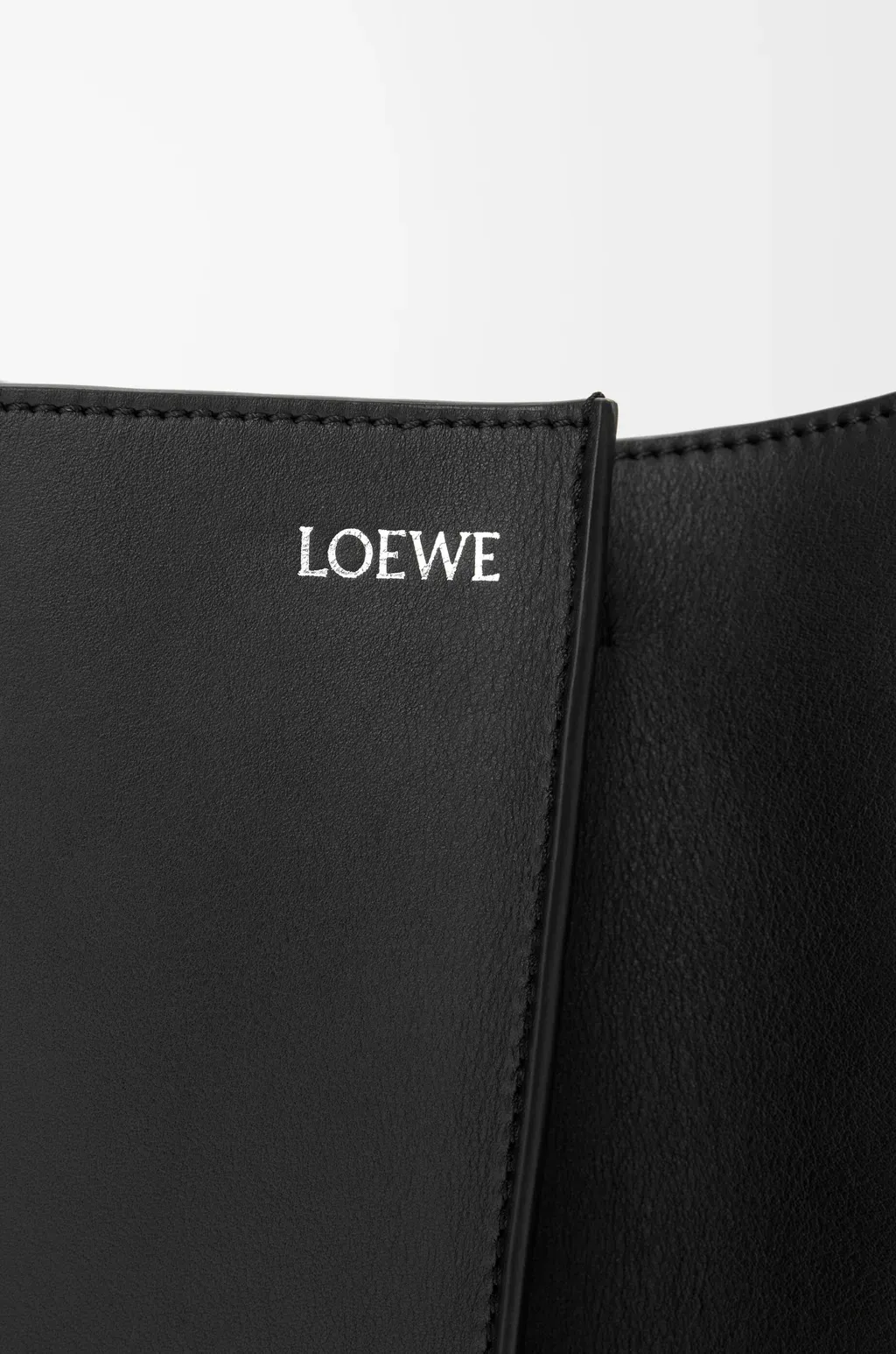 Medium Bilbao Bucket In Smooth Calfskin