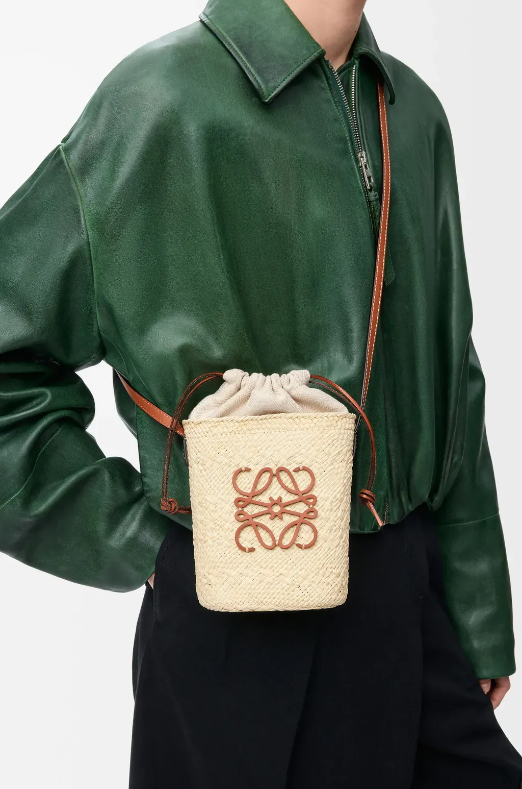Square Pocket In Iraca Palm And Calfskin